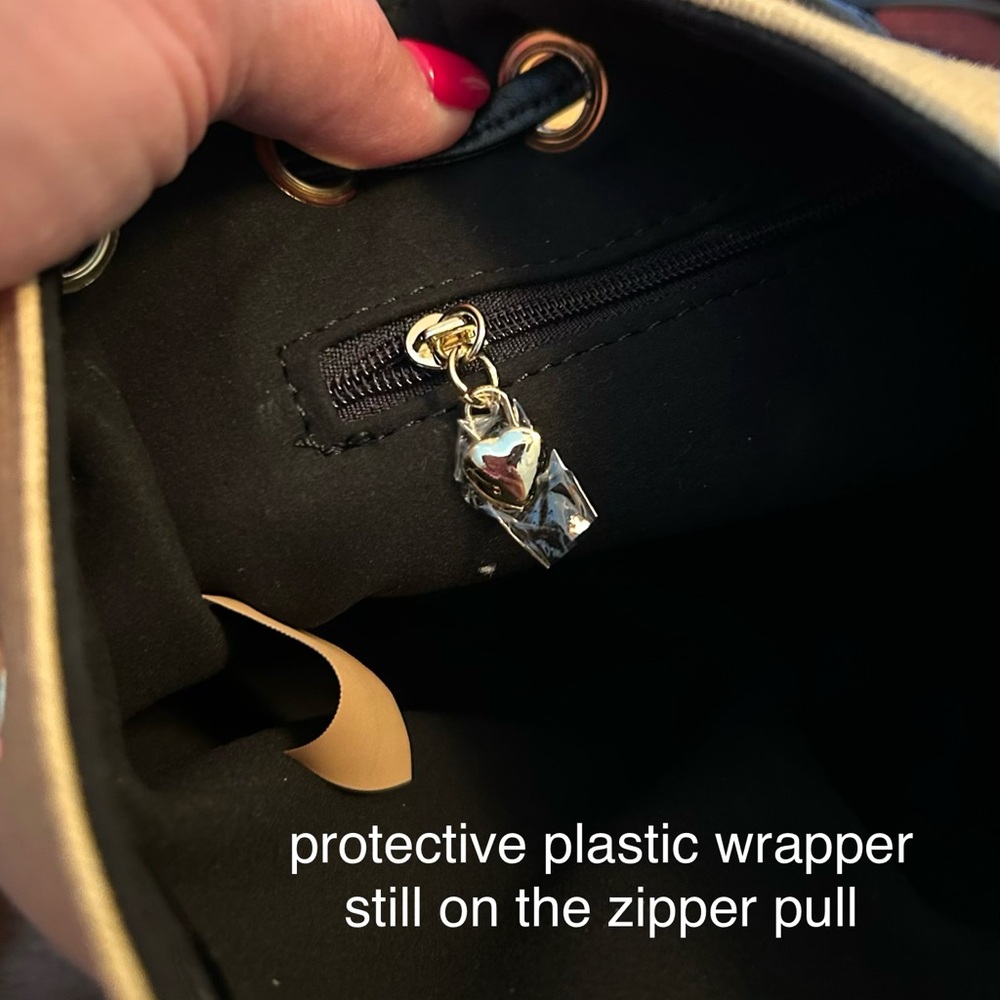 New Christian Dior Beauty Mini Bucket Bag - Picture 9 of 14